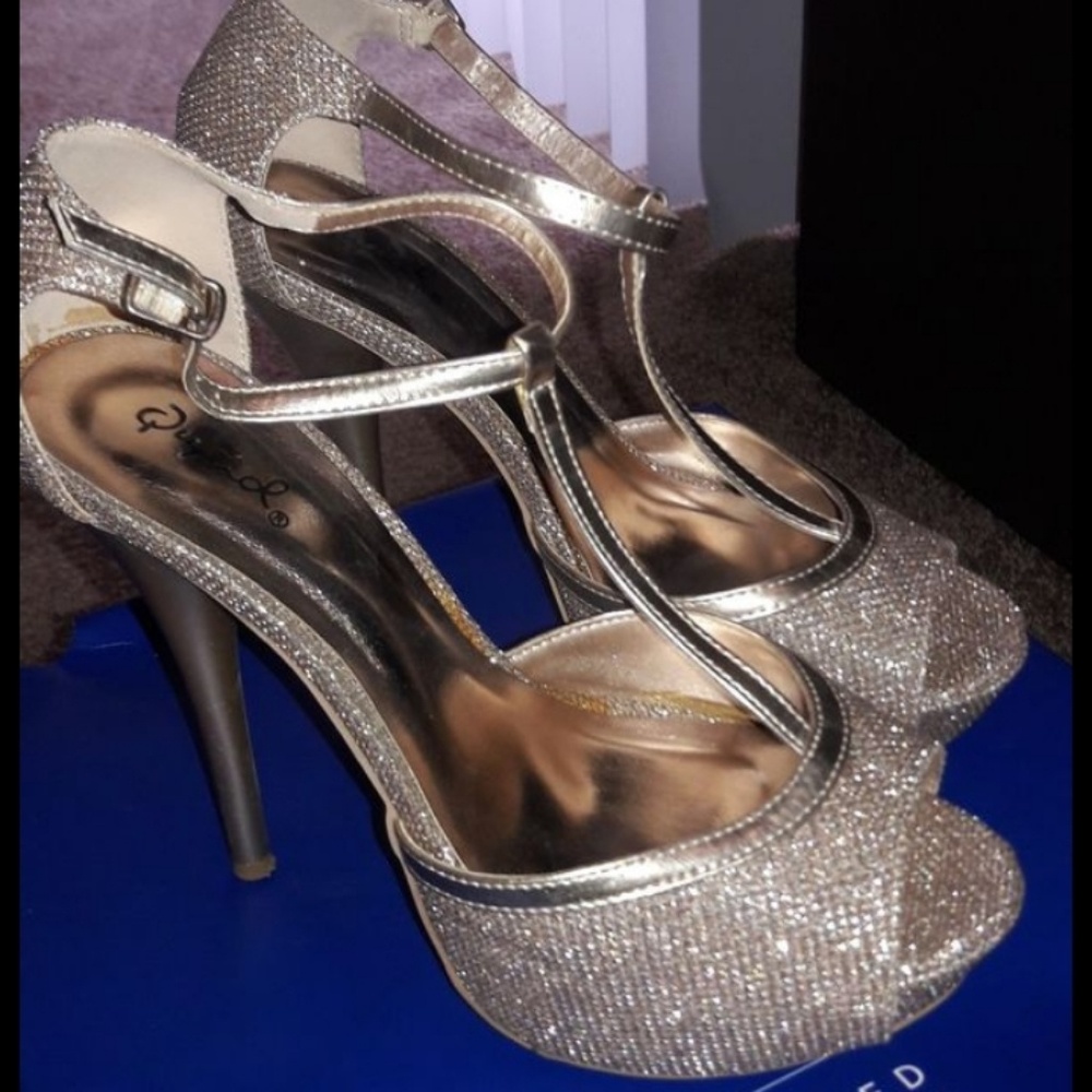 Shoes - Picture 2 of 4